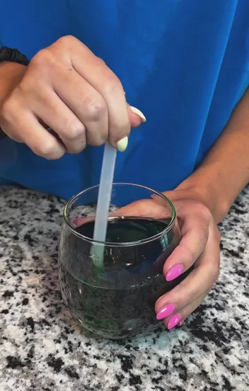 Mixing chlorophyll with water